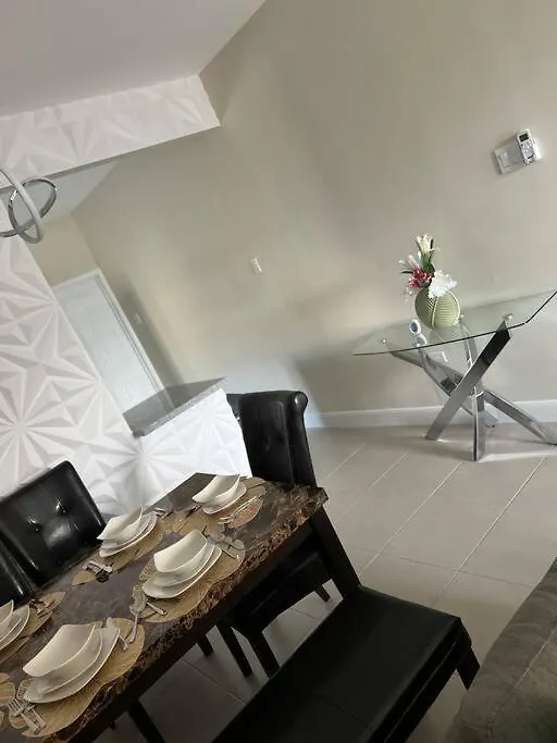Holiday home The Cozy Haven At Oceanpointe By The Beach Villa Lucea