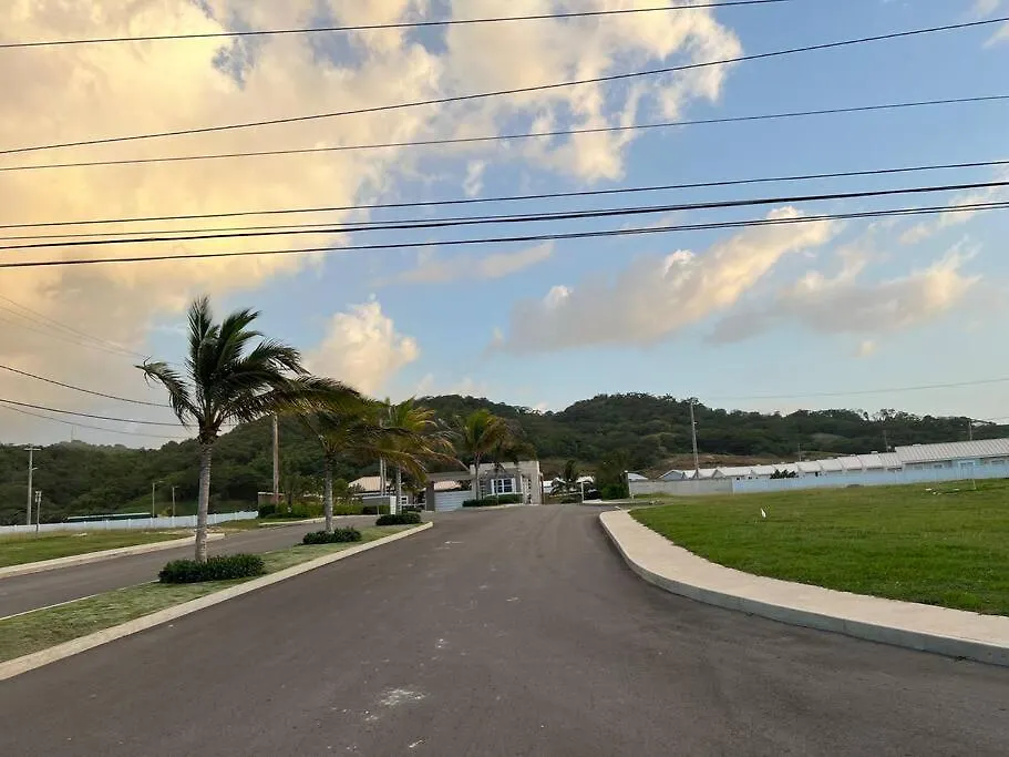 The Cozy Haven At Oceanpointe By The Beach Villa Lucea